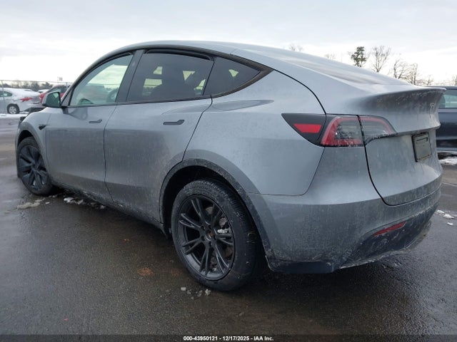 2024 TESLA MODEL Y 7SAYGDEE9RA322953 Photo 2