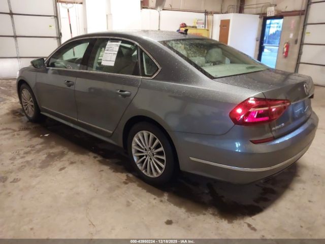 2017 VOLKSWAGEN PASSAT 1VWBT7A3XHC039414 Photo 2