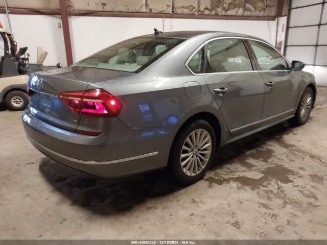 2017 VOLKSWAGEN PASSAT 1VWBT7A3XHC039414 Photo 3