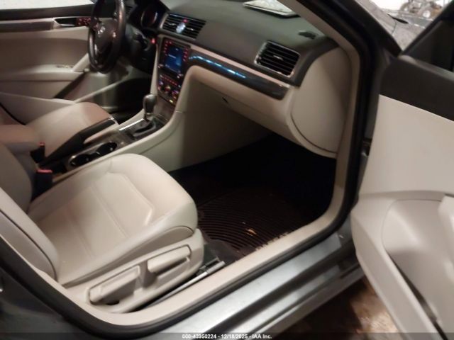 2017 VOLKSWAGEN PASSAT 1VWBT7A3XHC039414 Photo 4