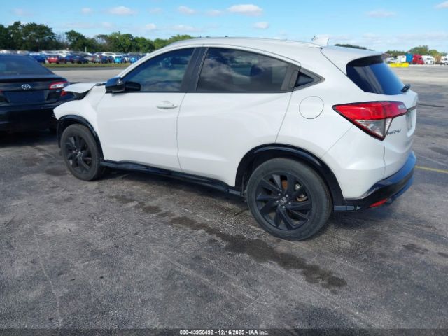2022 HONDA HR-V 3CZRU5H1XNM732124 Photo 2