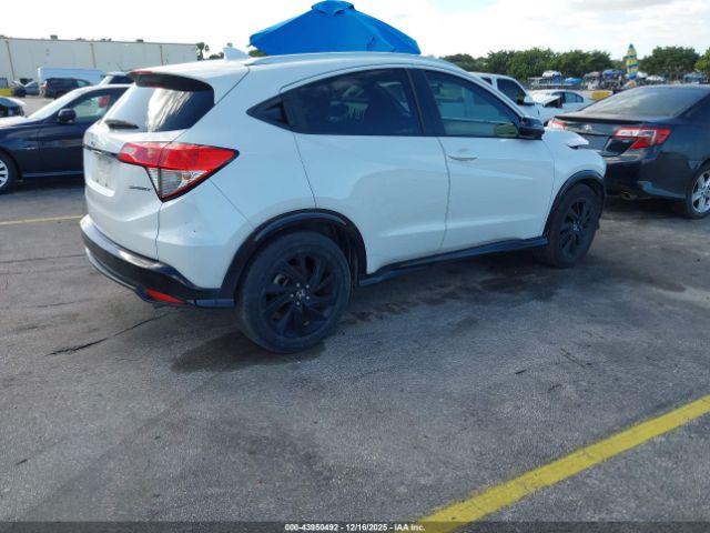 2022 HONDA HR-V 3CZRU5H1XNM732124 Photo 3
