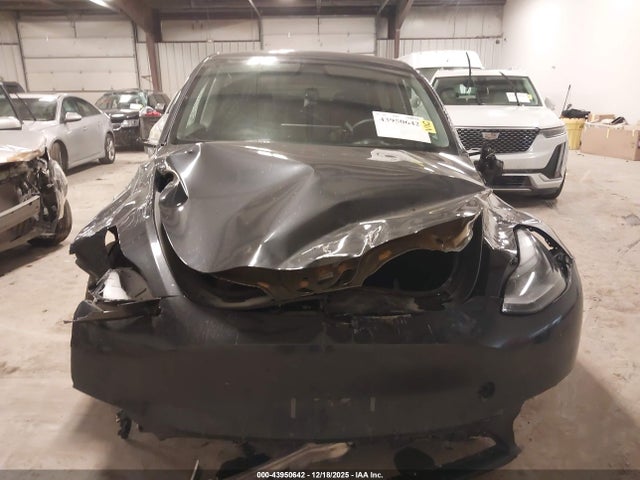 Tesla Model Y 2024 7SAYGDED3RF054296 Image 11