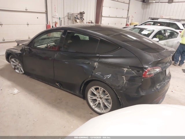 2024 TESLA MODEL Y 7SAYGDED3RF054296 Photo 2