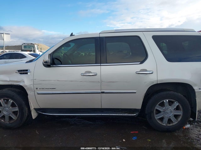 Продажа на аукционе авто 2007 Cadillac Escalade Standard, vin: 1GYFK63817R302082, номер лота: 43950773