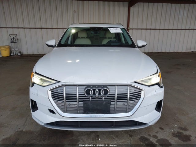 Продажа на аукционе авто 2019 Audi E-tron Premium Plus, vin: WA1VABGE6KB024157, номер лота: 43950838
