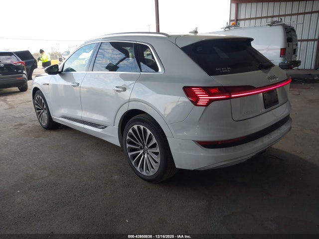 2019 AUDI E-TRON WA1VABGE6KB024157 Photo 2