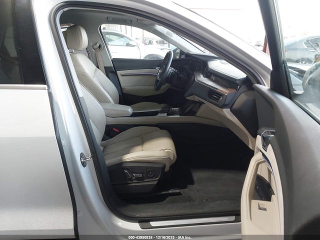 2019 AUDI E-TRON WA1VABGE6KB024157 Photo 4