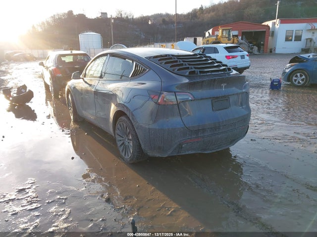2023 TESLA MODEL Y 7SAYGDEE5PA210695 Photo 2
