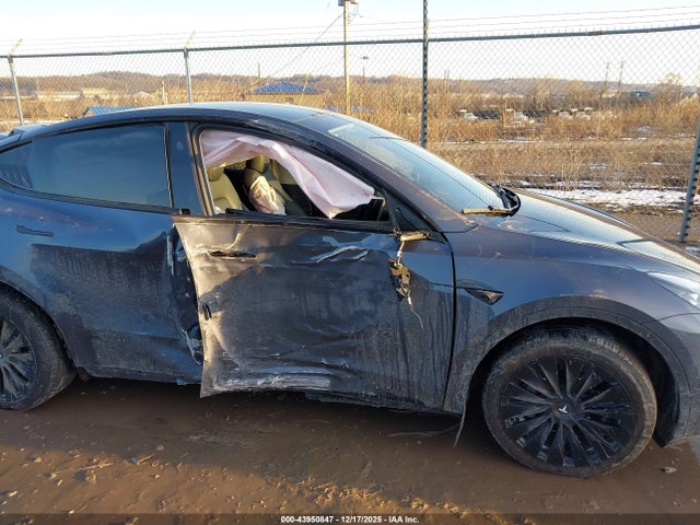 2023 TESLA MODEL Y 7SAYGDEE5PA210695 Photo 5