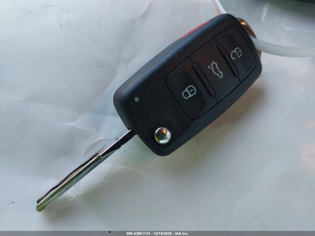 2013 VOLKSWAGEN BEETLE 3VWJP7AT4DM605818 Photo 10