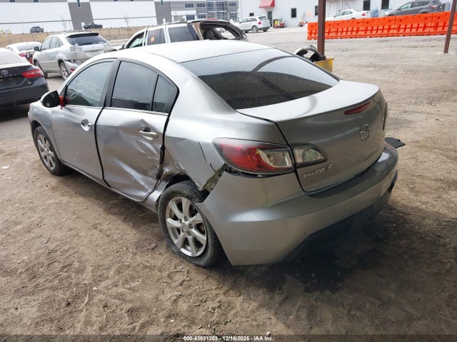 2011 MAZDA MAZDA3 JM1BL1VF5B1424547 Photo 2