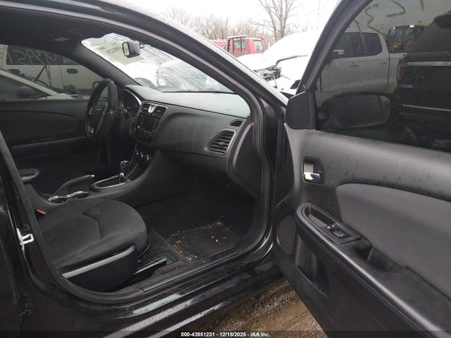 43951231 :رقم المزاد ، 1C3CCBBB5CN288608 vin ، 2012 Chrysler 200 Touring مزاد بيع