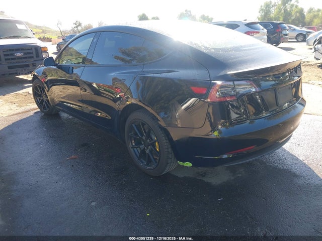 2022 TESLA MODEL 3 5YJ3E1EA9NF323462 Photo 2