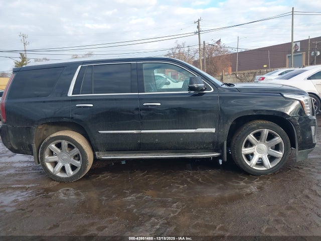 Продажа на аукционе авто 2018 Cadillac Escalade Luxury, vin: 1GYS4BKJ1JR272174, номер лота: 43951488