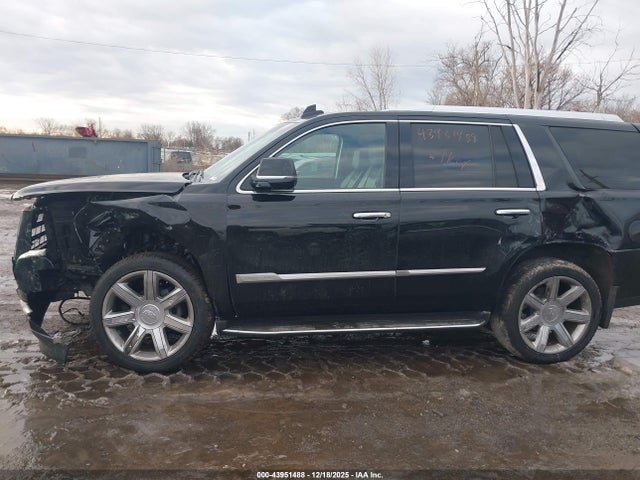 Продажа на аукционе авто 2018 Cadillac Escalade Luxury, vin: 1GYS4BKJ1JR272174, номер лота: 43951488