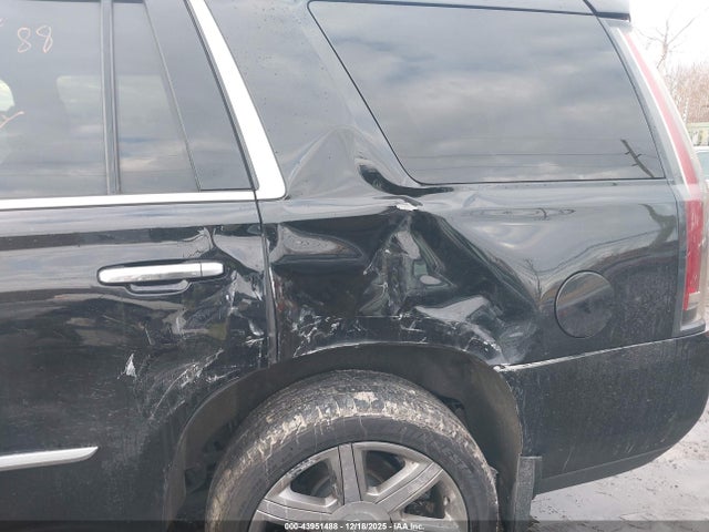 Продажа на аукционе авто 2018 Cadillac Escalade Luxury, vin: 1GYS4BKJ1JR272174, номер лота: 43951488