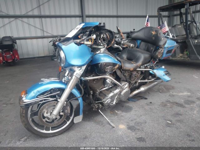 2011 HARLEY-DAVIDSON FLHTCU 1HD1FC410BB660455 Photo 1