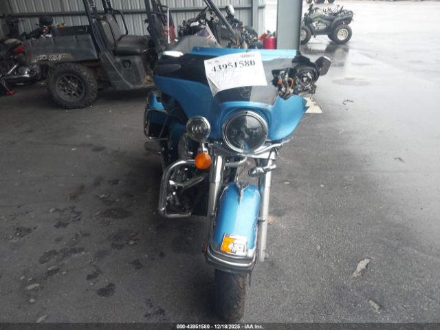 2011 HARLEY-DAVIDSON FLHTCU 1HD1FC410BB660455 Photo 4