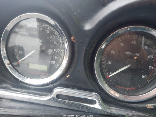 2011 HARLEY-DAVIDSON FLHTCU 1HD1FC410BB660455 Photo 6