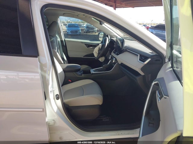 2T3A1RFVXRW419927 Toyota Rav4 Xle Premium