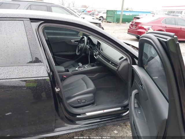 2017 AUDI A4 WAUKMAF4XHN055046 Photo 4