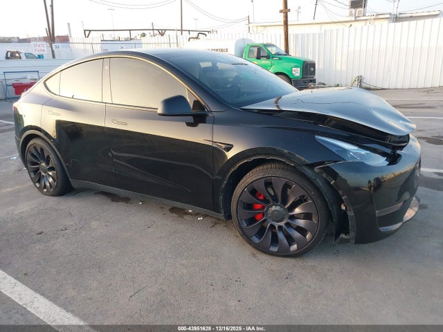 2021 TESLA MODEL Y 5YJYGDEF0MF215839 Photo 0