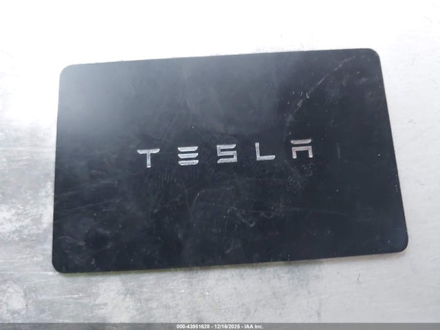 2021 TESLA MODEL Y 5YJYGDEF0MF215839 Photo 10