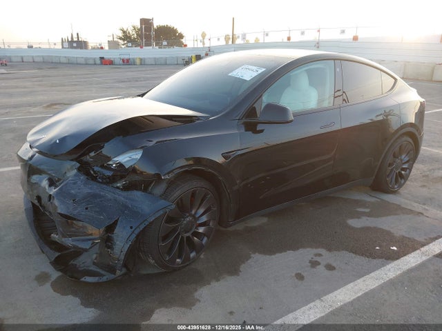 2021 TESLA MODEL Y 5YJYGDEF0MF215839 Photo 1
