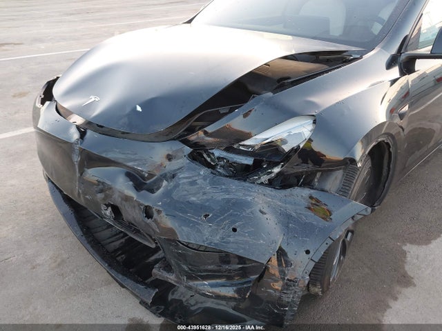2021 TESLA MODEL Y 5YJYGDEF0MF215839 Photo 5