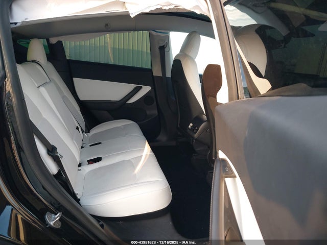 2021 TESLA MODEL Y 5YJYGDEF0MF215839 Photo 7