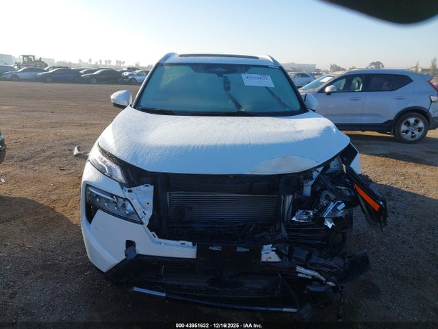 JN8BT3DC1RW382107 Nissan Rogue Platinum Fwd