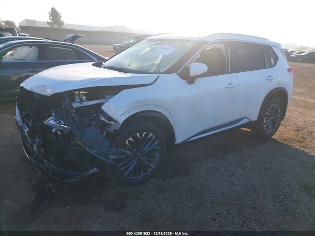 JN8BT3DC1RW382107 Nissan Rogue Platinum Fwd
