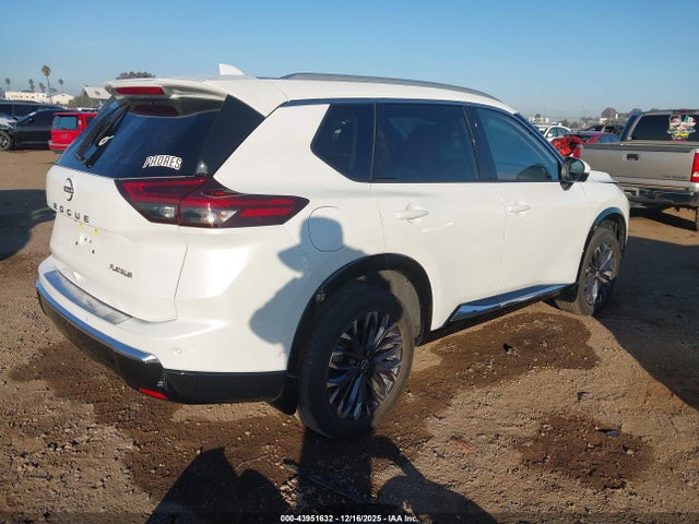 JN8BT3DC1RW382107 Nissan Rogue Platinum Fwd