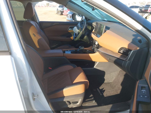 JN8BT3DC1RW382107 Nissan Rogue Platinum Fwd