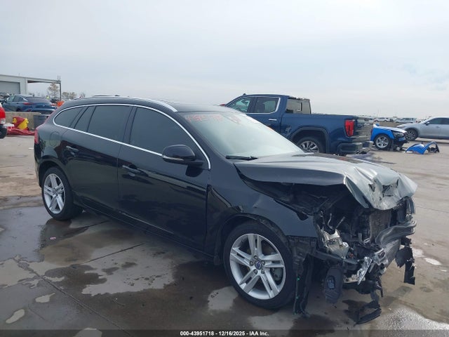 2015 VOLVO V60 YV140MEB7F1207663