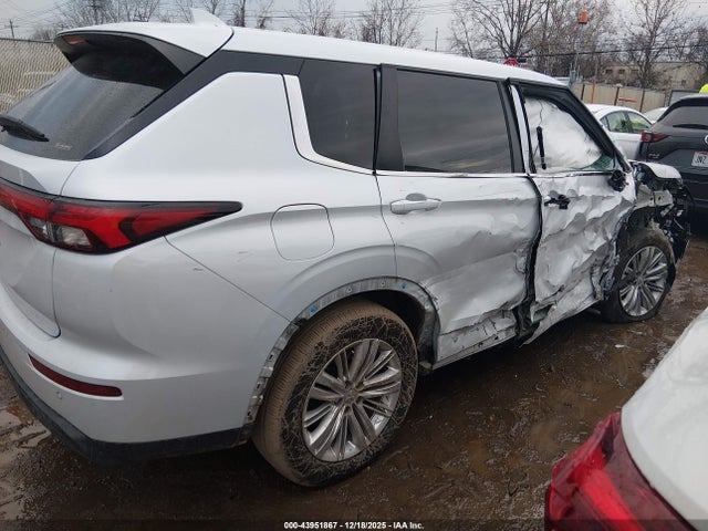 2024 MITSUBISHI OUTLANDER JA4J4UA85RZ030215 Photo 3