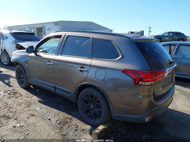 2018 MITSUBISHI OUTLANDER JA4AD3A34JZ063063 Photo 2