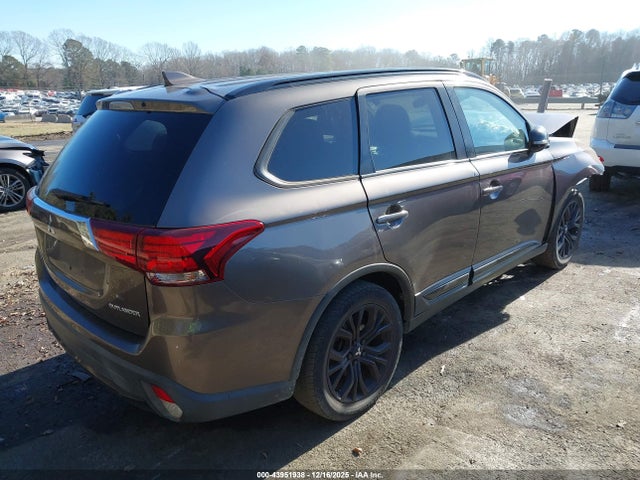 2018 MITSUBISHI OUTLANDER JA4AD3A34JZ063063 Photo 3