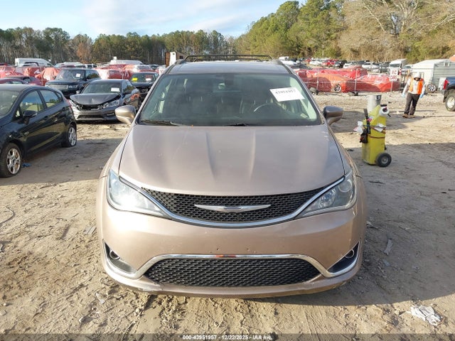 Продаж на аукціоні авто 2017 Chrysler Pacifica Touring-l, vin: 2C4RC1BGXHR796613, номер лоту: 43951957
