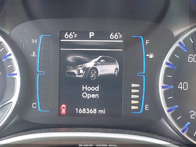 Продаж на аукціоні авто 2017 Chrysler Pacifica Touring-l, vin: 2C4RC1BGXHR796613, номер лоту: 43951957
