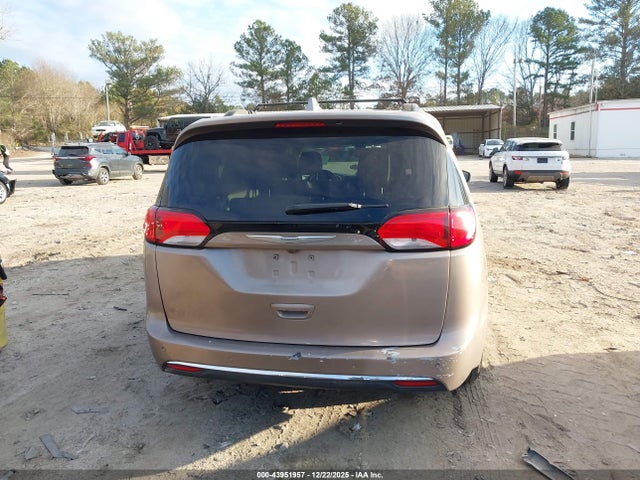 Продаж на аукціоні авто 2017 Chrysler Pacifica Touring-l, vin: 2C4RC1BGXHR796613, номер лоту: 43951957