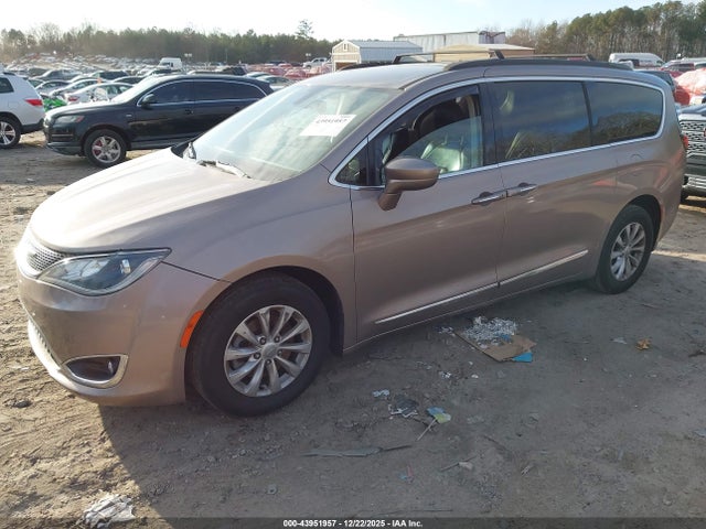 Продаж на аукціоні авто 2017 Chrysler Pacifica Touring-l, vin: 2C4RC1BGXHR796613, номер лоту: 43951957