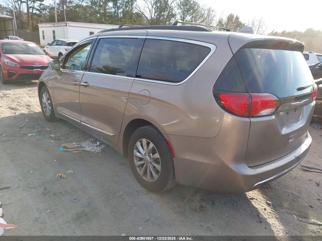 Продаж на аукціоні авто 2017 Chrysler Pacifica Touring-l, vin: 2C4RC1BGXHR796613, номер лоту: 43951957
