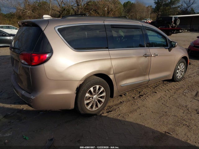 Продаж на аукціоні авто 2017 Chrysler Pacifica Touring-l, vin: 2C4RC1BGXHR796613, номер лоту: 43951957