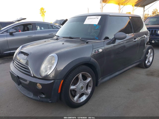 2006 MINI COOPER S WMWRE33556TN28736 Photo 1