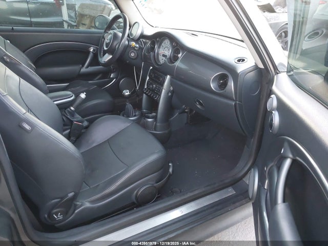 2006 MINI COOPER S WMWRE33556TN28736 Photo 4