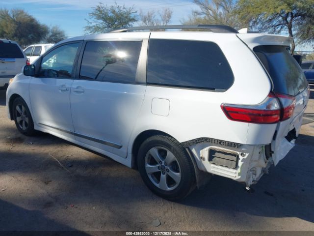 2018 TOYOTA SIENNA 5TDKZ3DC1JS946868 Photo 2