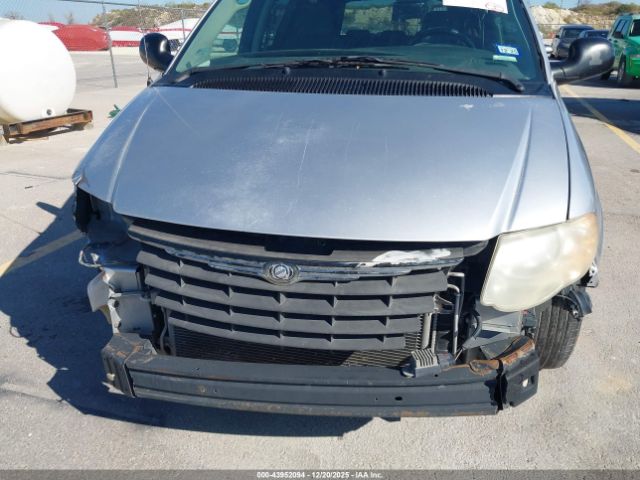2005 CHRYSLER TOWN & COUNTRY 2C4GP54L25R351937 Photo 5