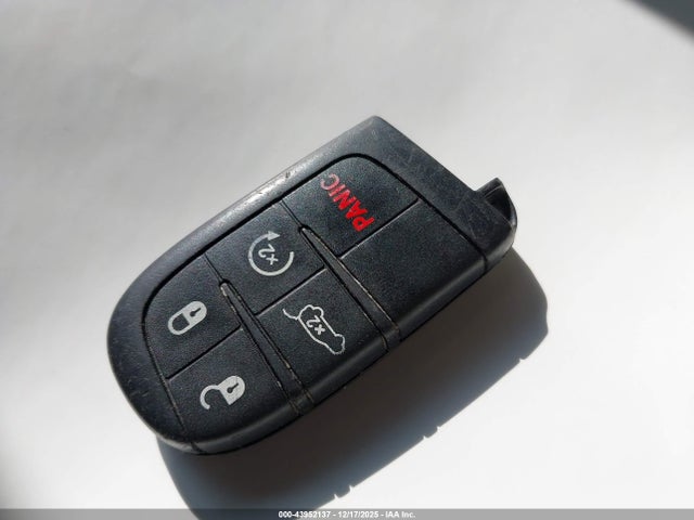 43952137 :رقم المزاد ، 1C4RJFCG9GC381596 vin ، 2016 Jeep Grand Cherokee Overland مزاد بيع